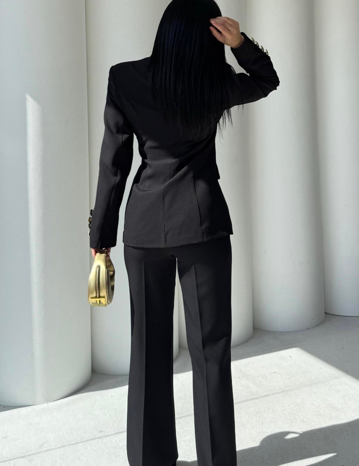 zuzu-gold-dugme-detayli-takim-siyah-a70413_x1920_1242f0e5-4b6b-4e80-81b5-77a2deb0880c.jpg